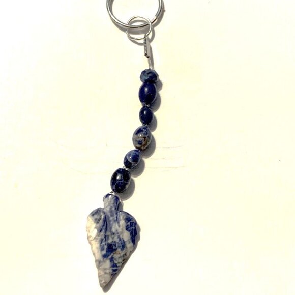 Sodalite Leaf Keychain – Wisdom, Intuition & Inner Balance - Picture 3 of 7